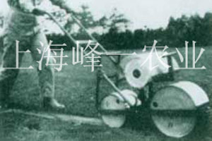 手推播种机农间作业时